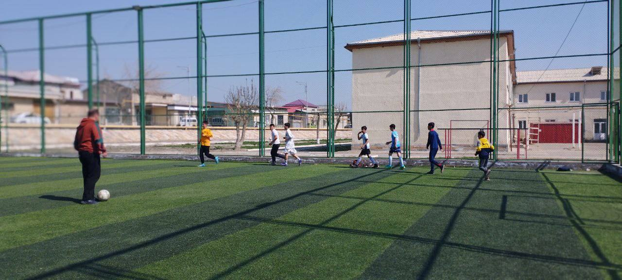 Futbol to'garagida o'quvchilar doimo faol